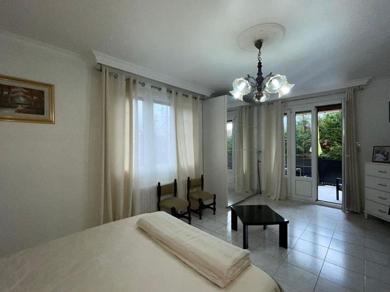 Maison - 255 m² - 9 pièces