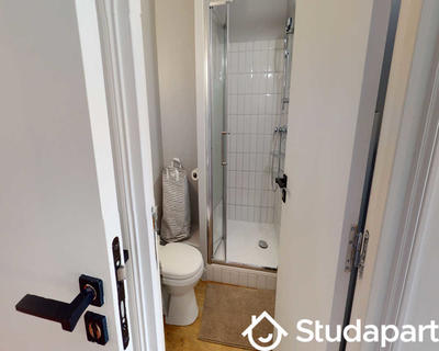 Chambre - 100 m² - 1 pièce