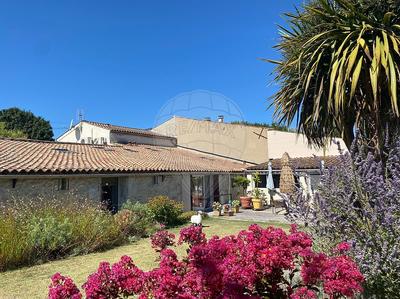 Maison - 220 m² - 8 pièces