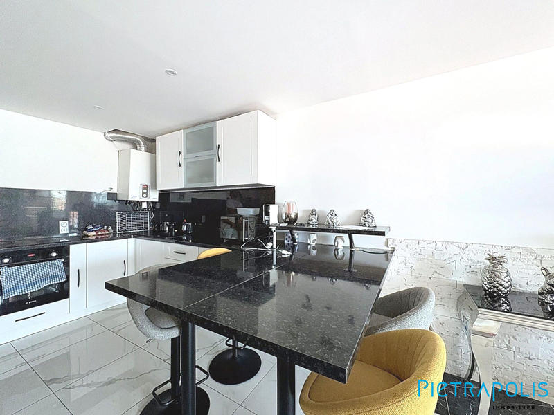 Appartement - 90 m² - 4 pièces