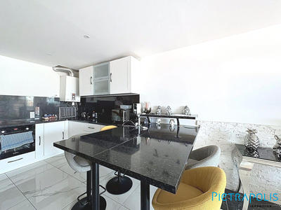 Appartement - 90 m² - 4 pièces