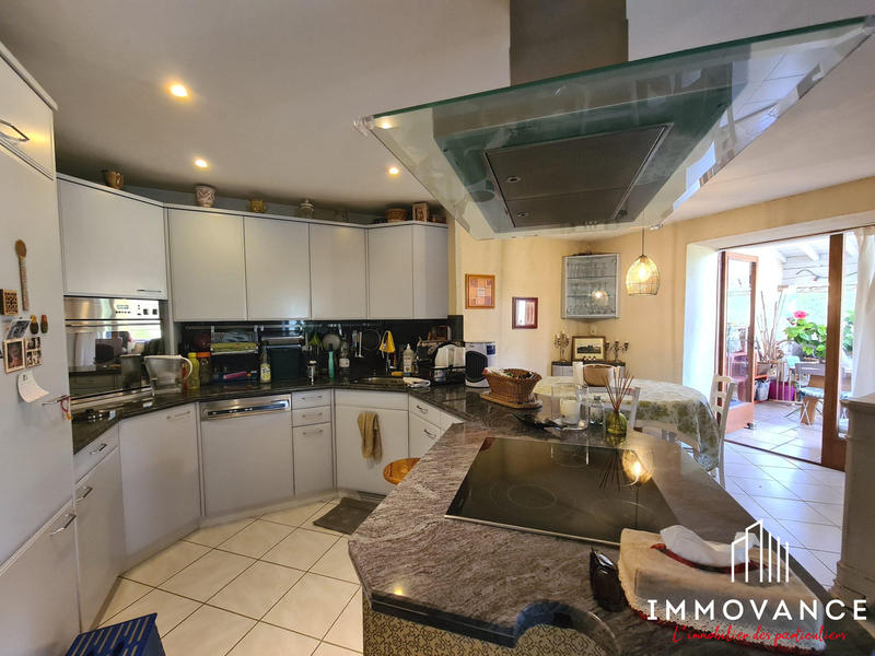 Appartement - 93 m² - 5 pièces