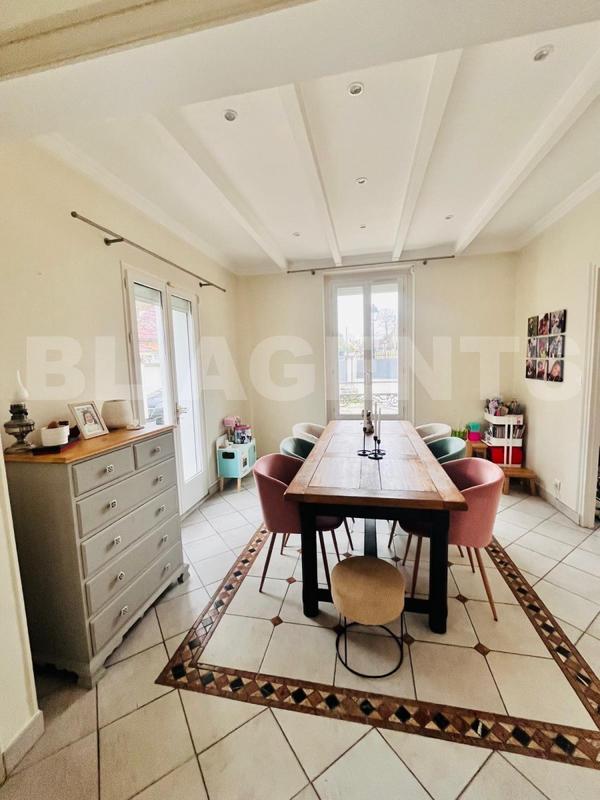 Maison - 200 m² - 6 pièces