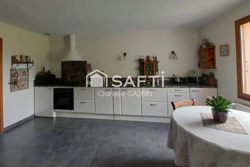 Maison - 260 m² - 11 pièces