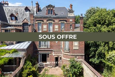 Maison - 367 m² - 13 pièces