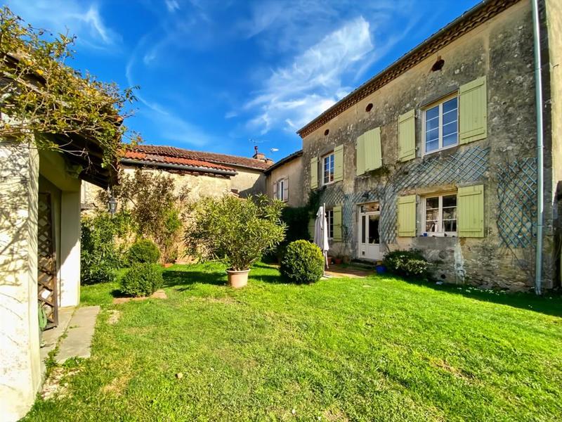 Maison de maîtres - 200 m² - 8 pièces