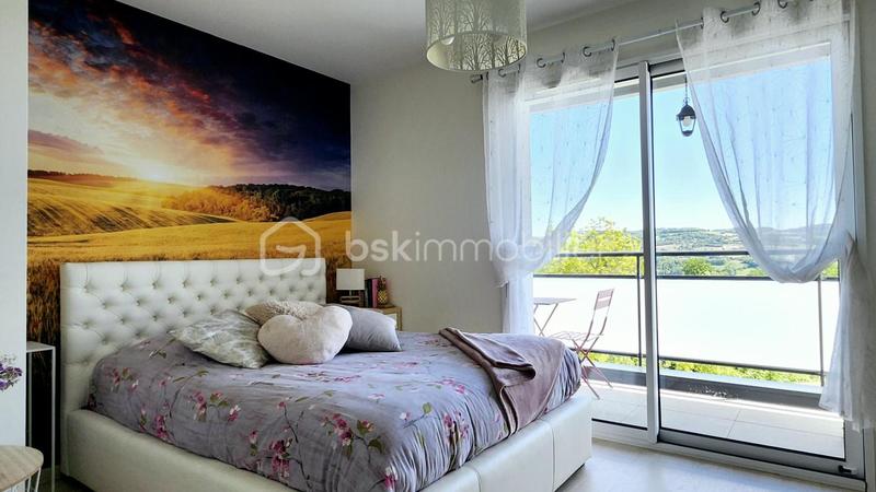 Maison - 202 m² - 7 pièces