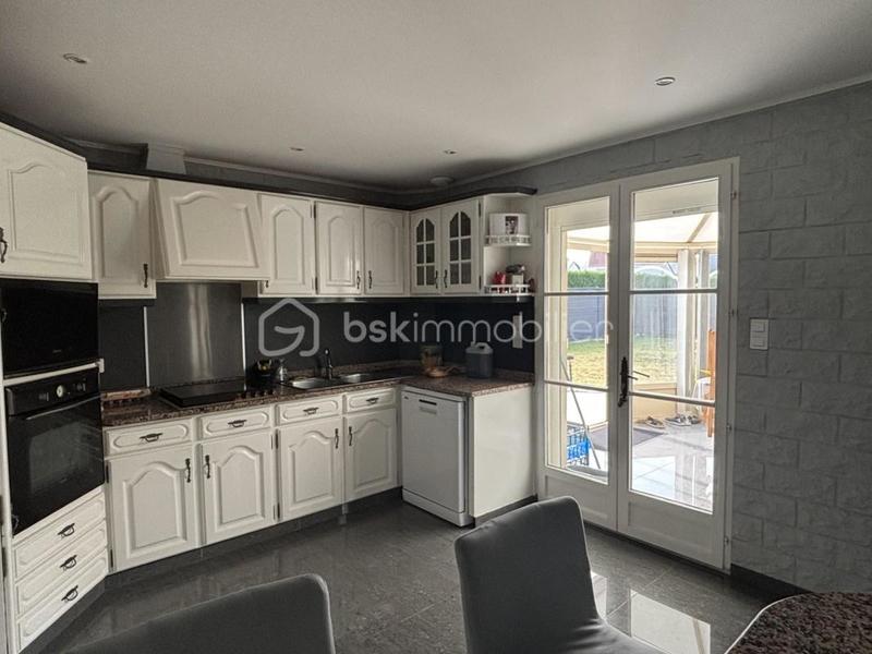 Maison traditionnelle - 170 m² - 8 pièces