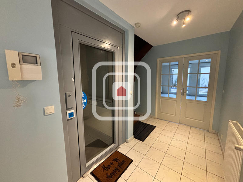 Maison - 201 m² - 7 pièces