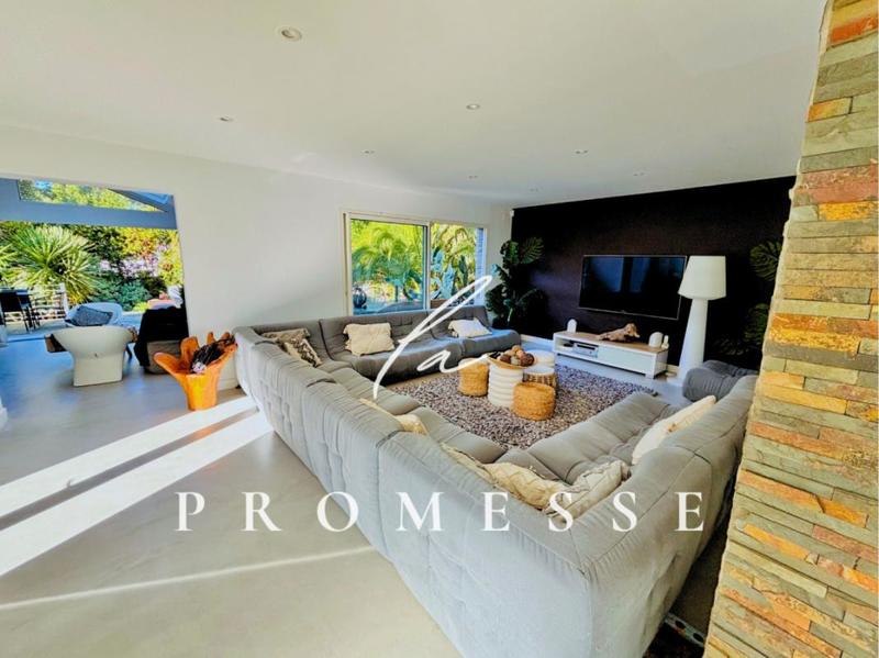 Villa - 301 m² - 9 pièces