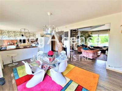 Maison - 200 m² - 7 pièces