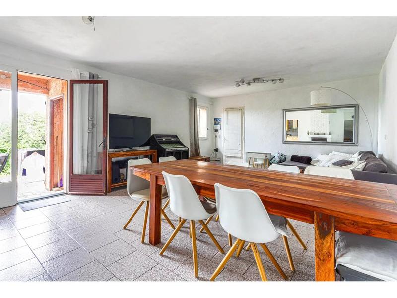 Maison - 301 m² - 9 pièces