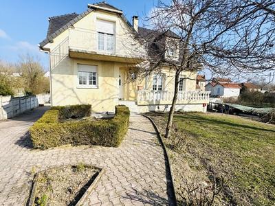 Maison - 150 m² - 8 pièces