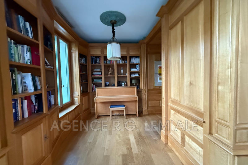 Maison - 326 m² - 12 pièces