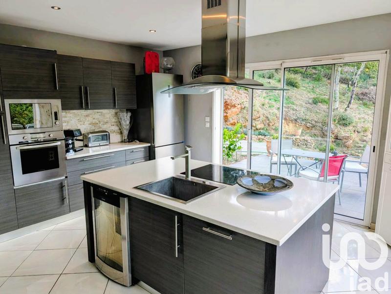 Maison - 230 m² - 8 pièces