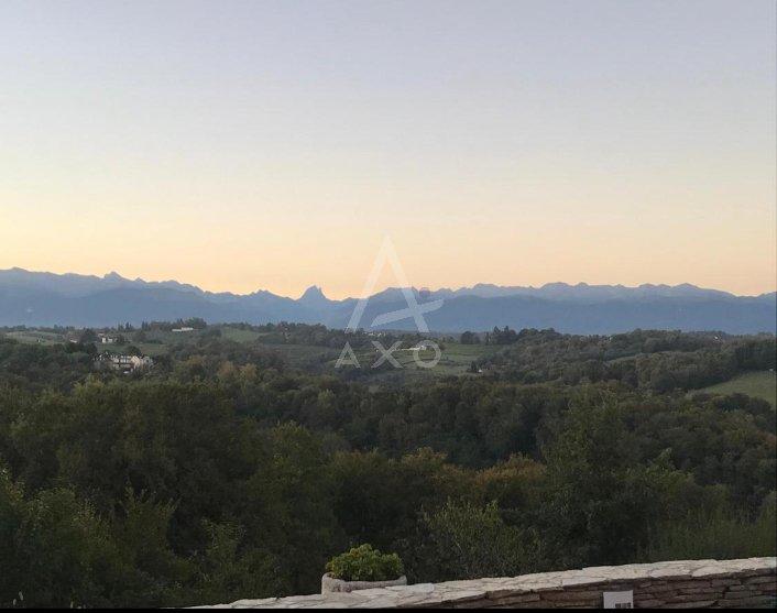 Maison - 240 m² - 10 pièces