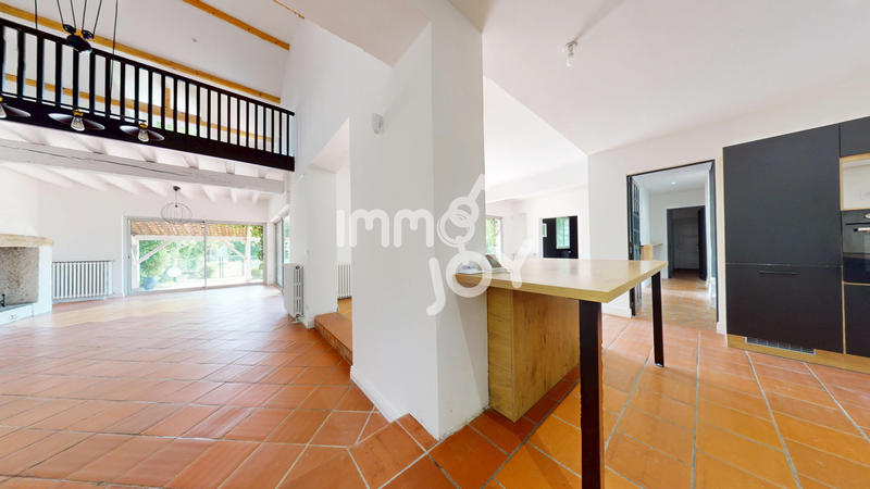 Propriété - 220 m² - 7 pièces