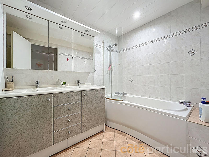 Appartement - 93 m² - 4 pièces