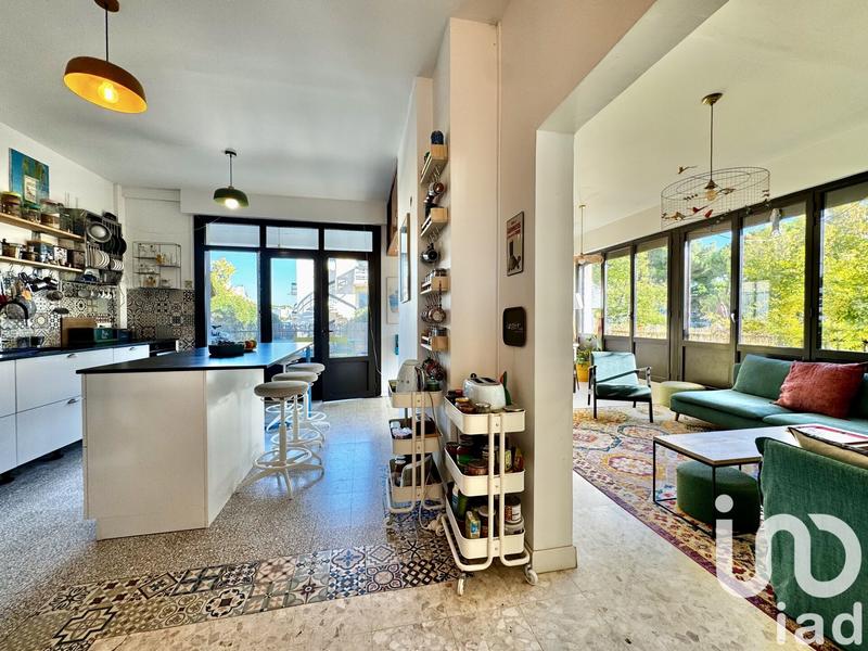 Maison - 180 m² - 8 pièces