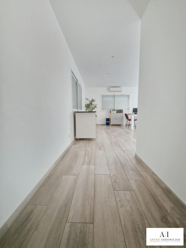 Local d'activités - 77 m² - 3 pièces