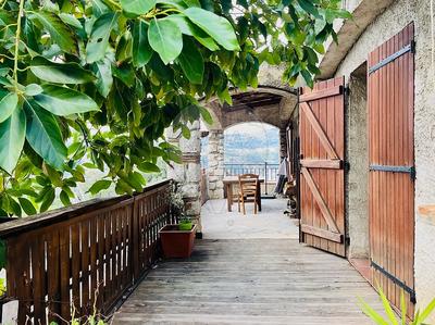 Propriété - 213 m² - 9 pièces