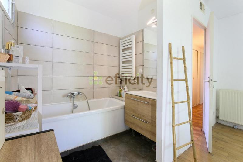 Maison - 93 m² - 5 pièces