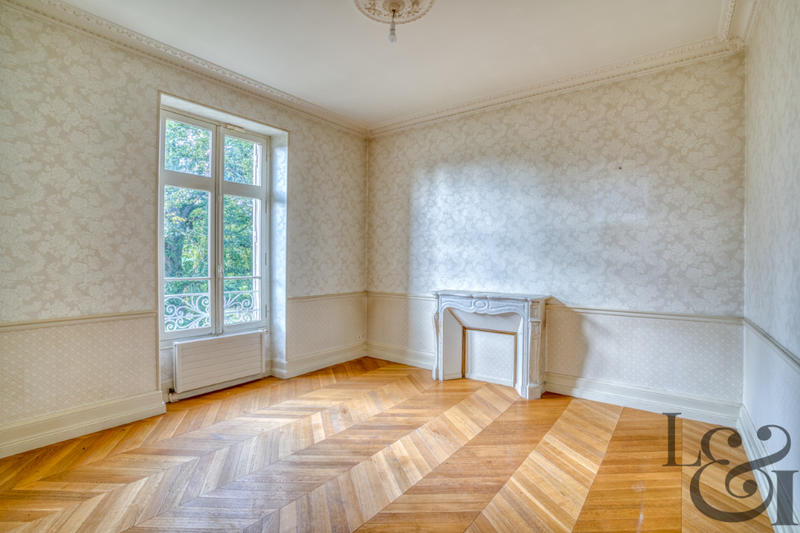 Maison - 281 m² - 10 pièces