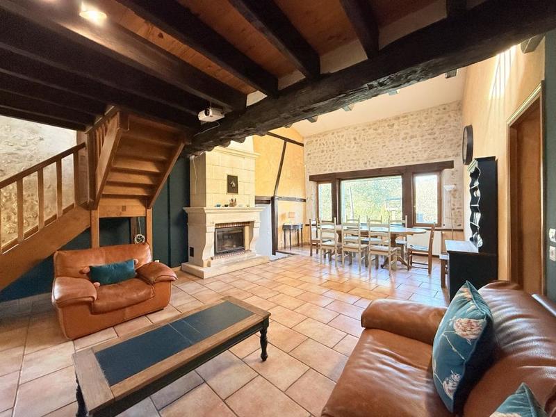Maison - 205 m² - 7 pièces
