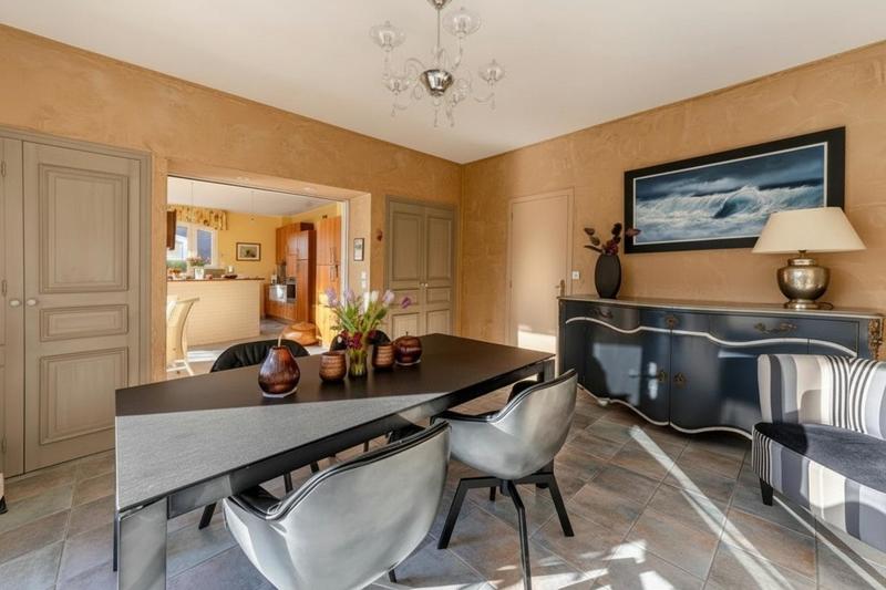 Maison - 241 m² - 8 pièces