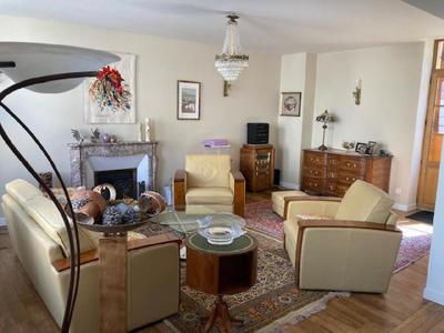 Maison - 208 m² - 6 pièces