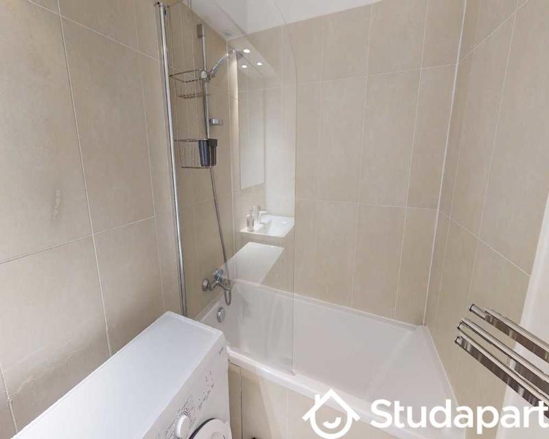 Chambre - 100 m² - 1 pièce