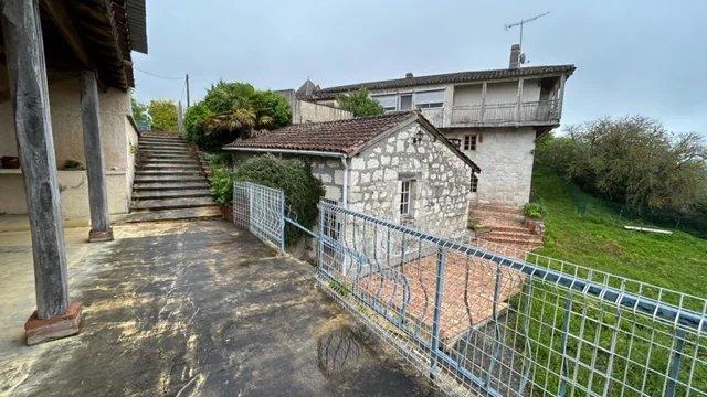 Propriété - 1 379 m² - 19 pièces