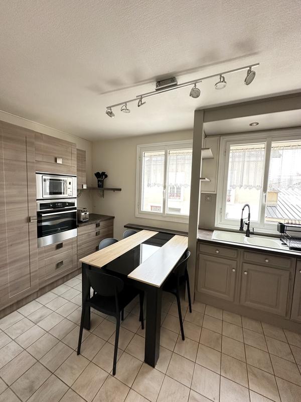 Appartement - 102 m² - 6 pièces