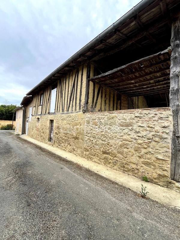 Corps de ferme - 270 m² - 9 pièces