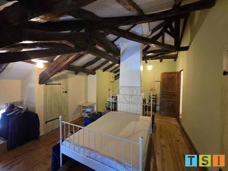 Maison - 230 m² - 7 pièces