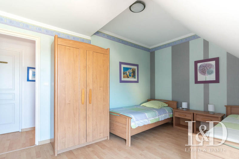 Maison contemporaine - 204 m² - 6 pièces