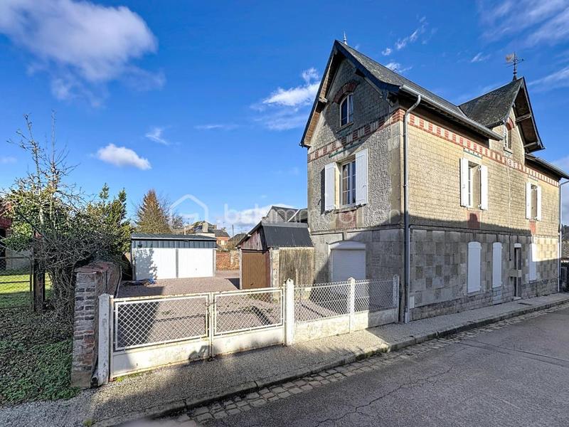 Maison de ville - 108 m² - 8 pièces