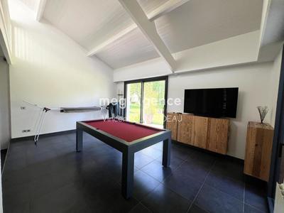 Maison - 180 m² - 8 pièces