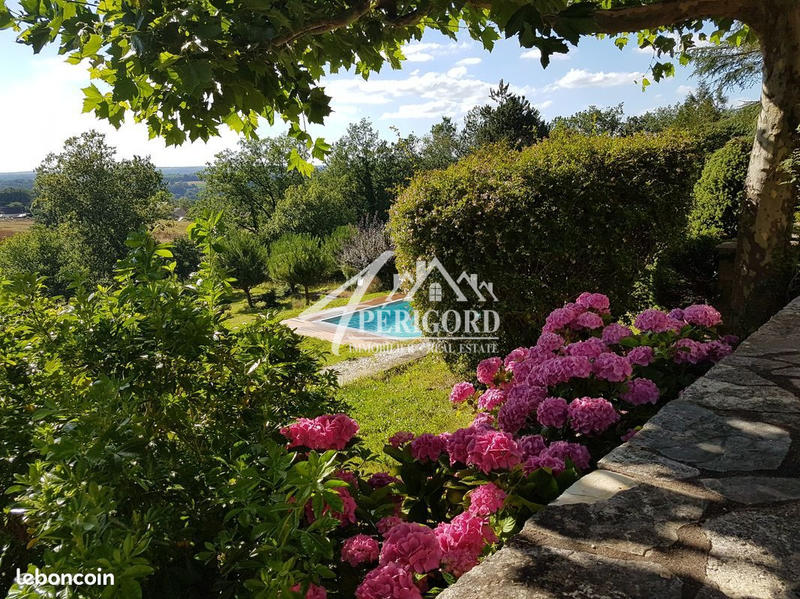 Maison traditionnelle - 190 m² - 9 pièces