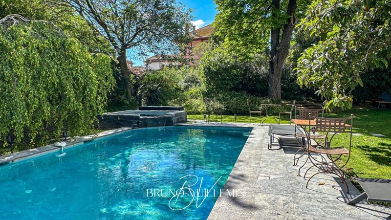 Demeure - 750 m² - 18 pièces