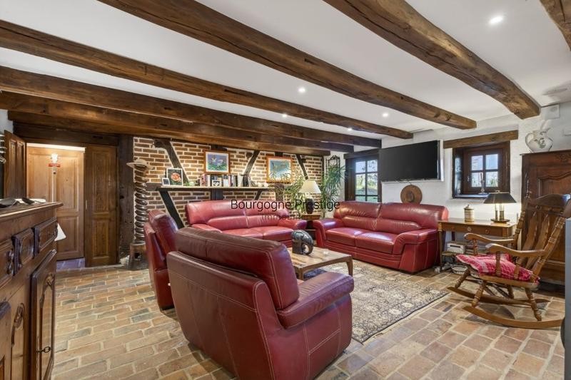 Propriété - 239 m² - 7 pièces