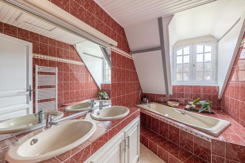 Maison - 168 m² - 7 pièces