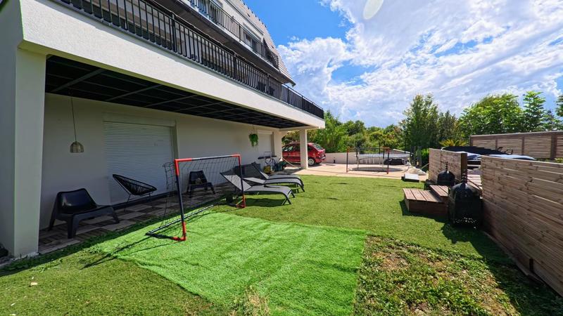 Maison - 215 m² - 9 pièces