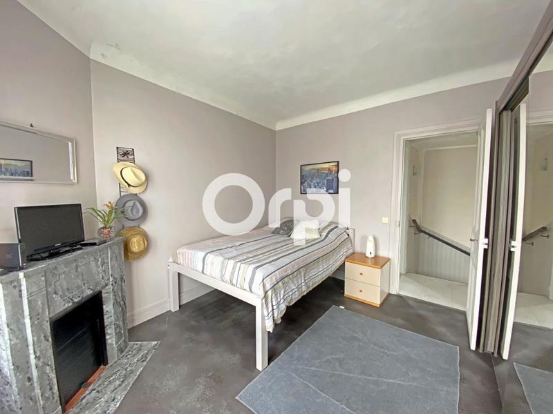 Maison - 202 m² - 8 pièces