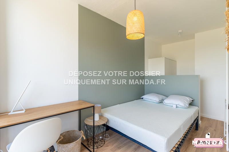 Chambre - 10 m² - 5 pièces
