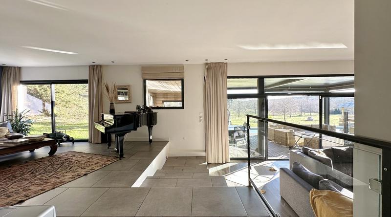 Propriété - 350 m² - 11 pièces