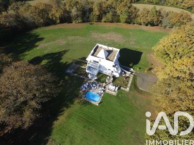 Maison - 208 m² - 5 pièces