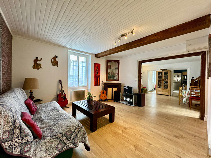 Maison - 226 m² - 8 pièces