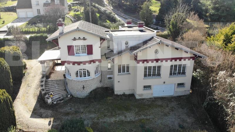 Maison - 300 m² - 8 pièces