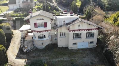 Maison - 300 m² - 8 pièces